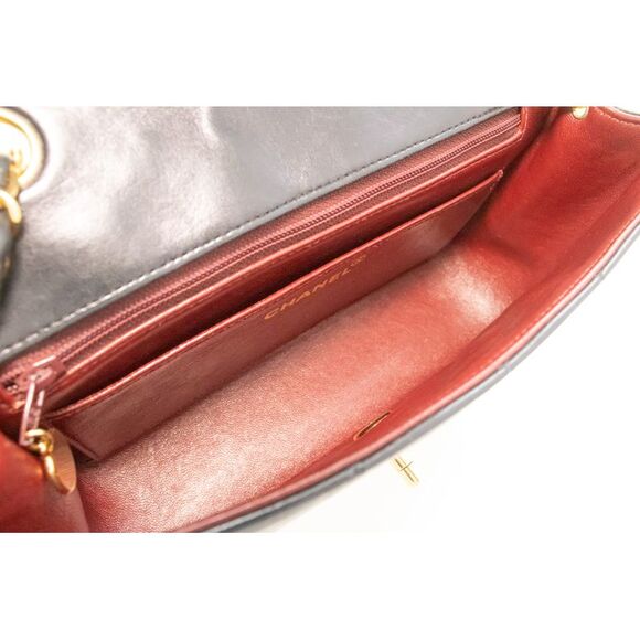 Chanel Diana Black Leather Shoulder Bag (Pre-Owned) - Picture 5 of 12